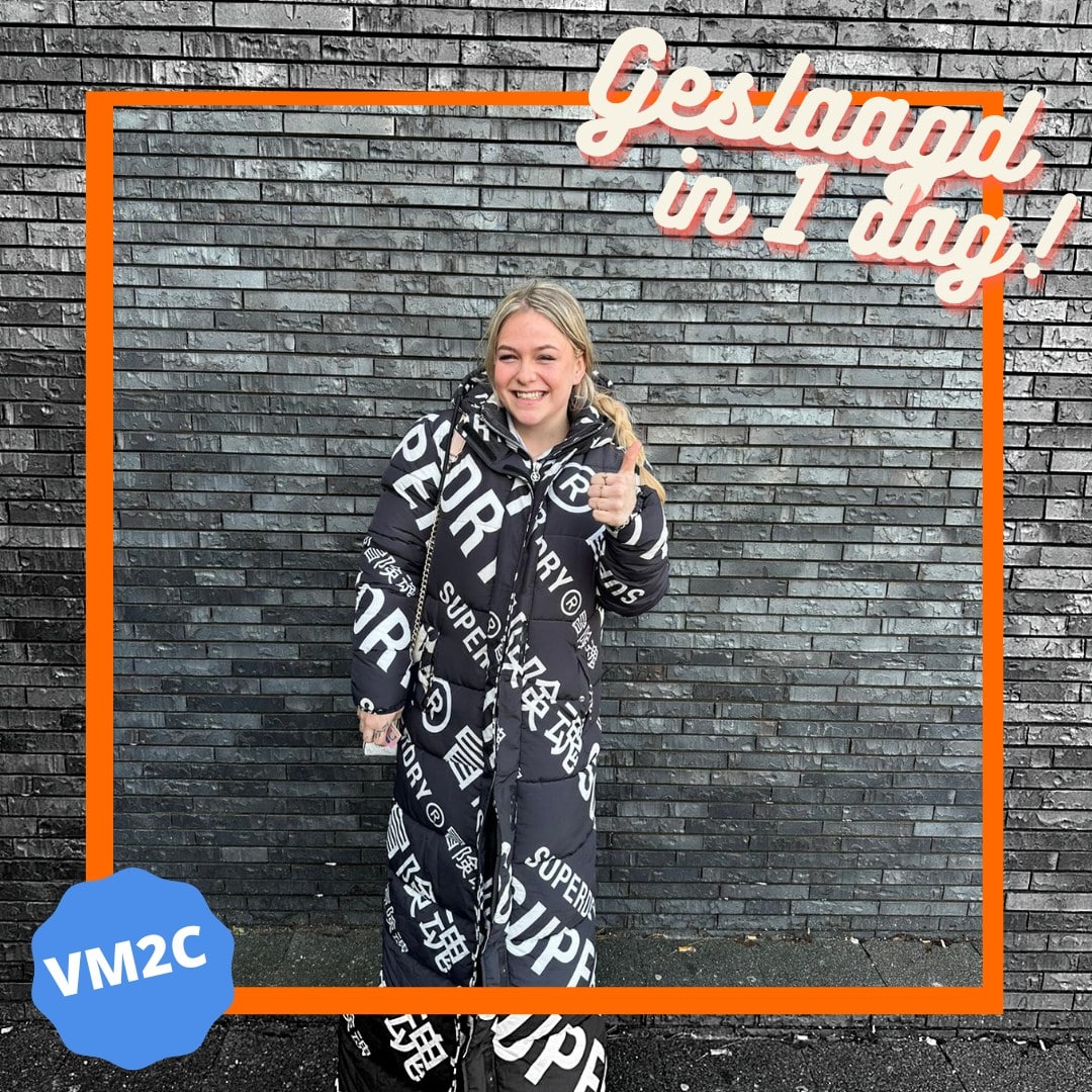 Geslaagde cursiste met haar certificaat